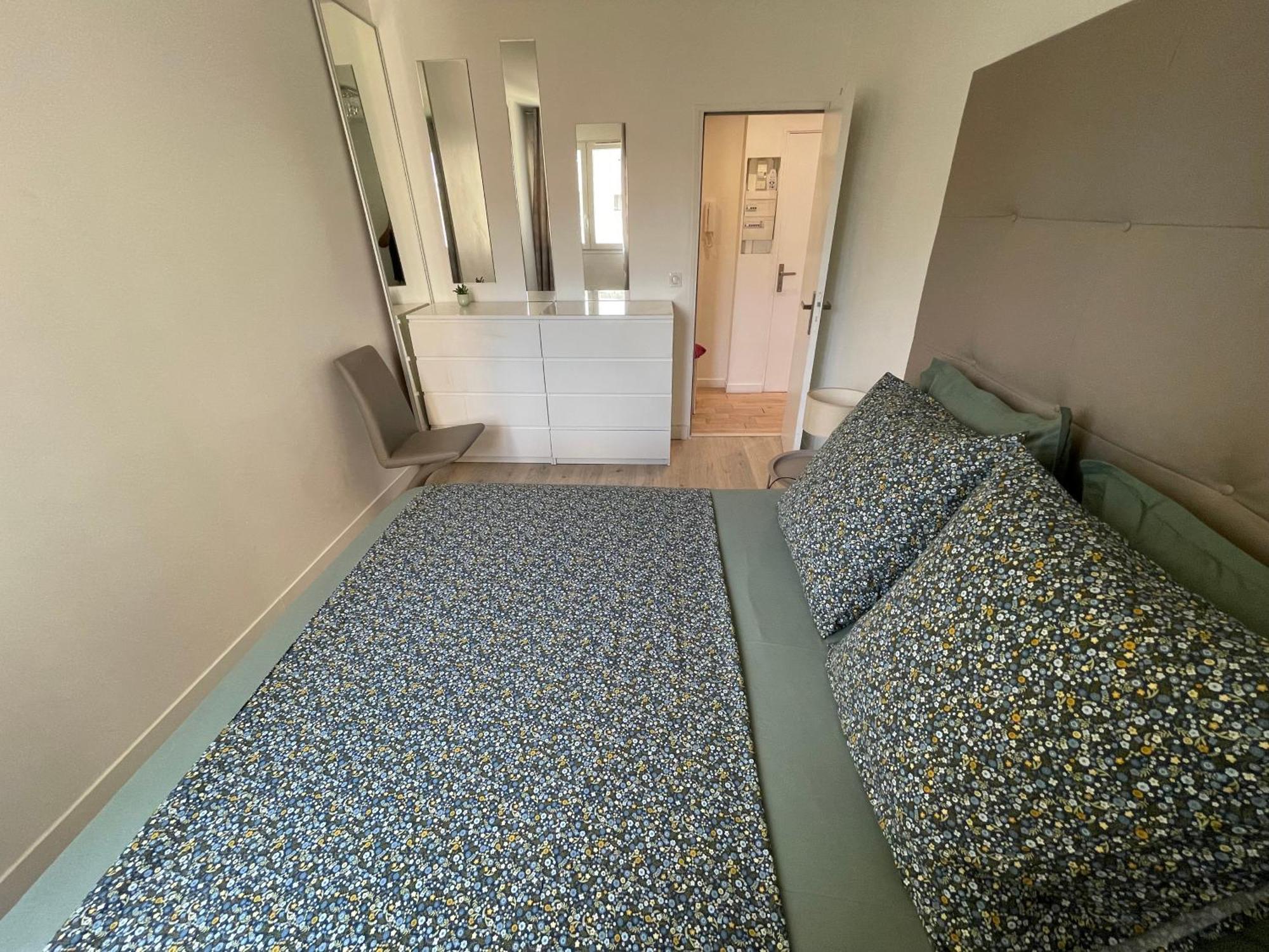 Tres Joli Mignon Confortable A Paris Apartment